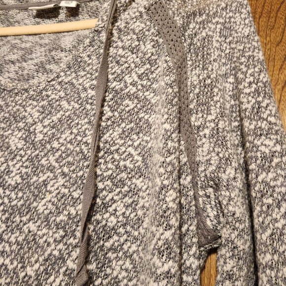 Cato Womens Gray Hooded Fringe Hem Sweater Size 18/20W Cotton & Polyester Blend - Picture 3 of 7